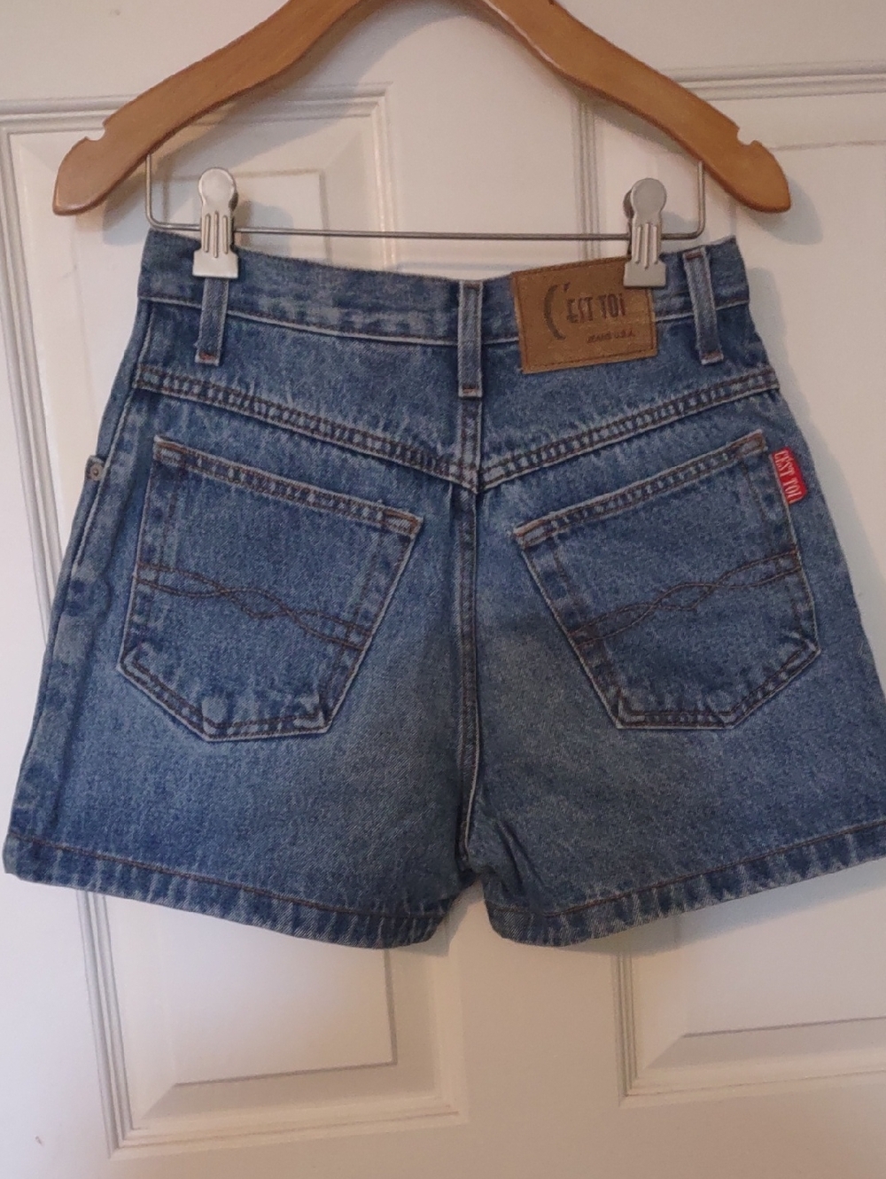 Cest Toi High-Rise Blue Denim Jean Shorts with Back Pocket Detail size 3